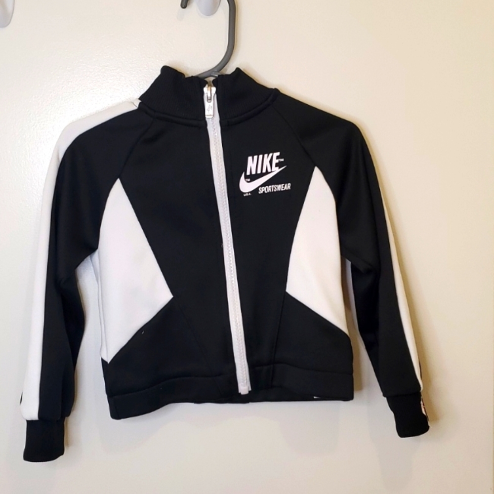 Black and White Nike Set